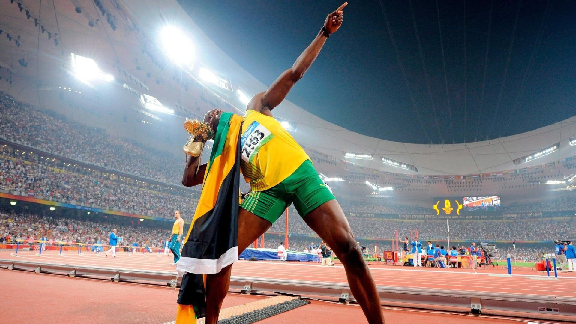 200蝶冠军选手技术动作细节,2021年200米蝶泳决赛